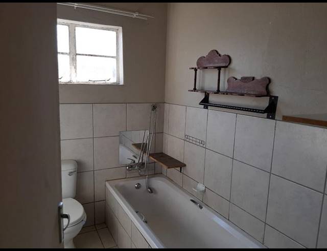 6 BEDROOM CLUSTER FOR SALE IN GEDULD